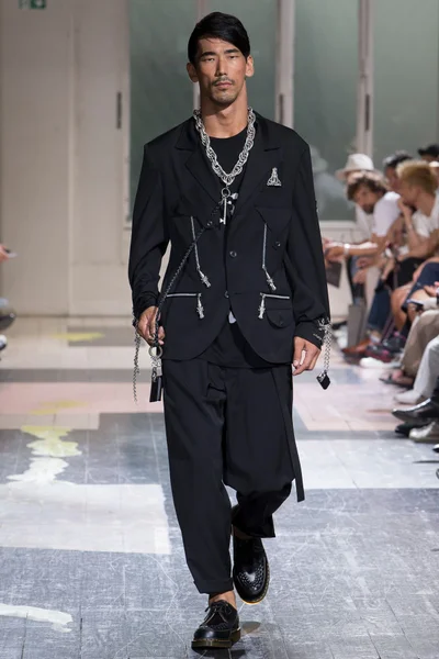 Look 28